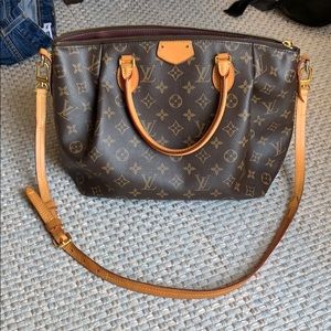 Louis Vuitton medium size shoulder bag